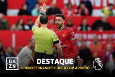 Bruno Fernandes esbarrou no árbitro e... ficou irritadísimo!